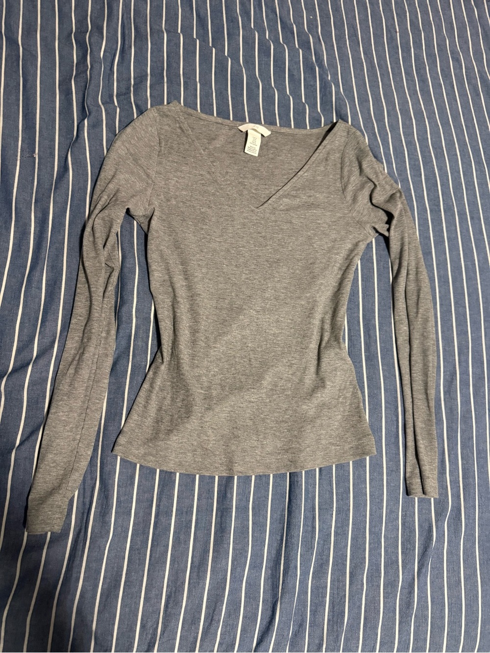 H&M Grey Long-Sleeve V-Neck Slim Top